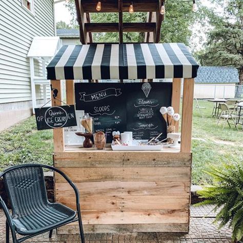 Hillary | Grace Oaks Designs (@graceoaksdesigns) • Instagram photos and videos Ice Cream Stand Ideas, Ice Cream Stand Diy, Diy Ice Cream Stand, Roda Gerobak, Bar En Palette, Kids Lemonade Stands, Summer Ice Cream Party, Ice Cream Shoppe, Diy Lemonade Stand