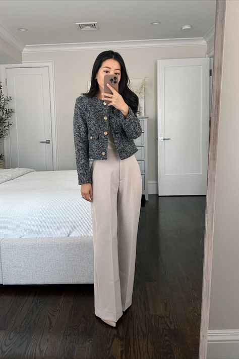 Shop details in the LTK App Tweed Business Outfit, Smart Casual Outfit Women, Defense Outfit, Outfit Semiformal, Casual Outfit Women, Corporate Girl, Smart Outfits, Office Fits, School Interview