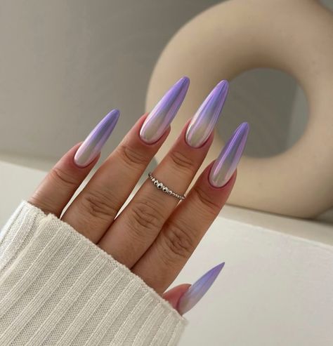 Ombre Stiletto Nails, Popular Fall Nail Colors, Purple And White Ombre, Fall Ombre Nails, Purple And Silver Nails, Purple Chrome Nails, Classic Nail Art, Black Ombre Nails, Purple Ombre Nails