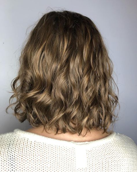 Just obsessed with my perm from yesterday! My client has Very fine hair and wanted some life in her hair. We gave her a perm that when air… Wavy Perm Short Hair, Permed Hair Medium Length, Digital Perm Short Hair, Perms For Medium Hair, Short Hair Shoulder Length, Perm Short Hair, Wavy Hair Perm, Body Perm, Types Of Perms