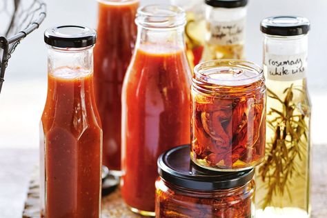 Try your hand at making your own passata with this great recipe.  Recipe by the team at Sydney's Cornersmith cafe. Passata Sauce, Easy Tomato Recipes, Tomato Passata, Styling Portfolio, Italian Sauce, Midweek Meals, Garlic Bulb, Red Tomato, Preserving Food