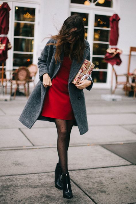 Try teaming a dark grey coat with a red shift dress if you're going for a neat, stylish look. Finish off your look with black leather booties.   Shop this look on Lookastic: https://lookastic.com/women/looks/charcoal-coat-red-shift-dress-black-ankle-boots/23519   — Charcoal Coat  �— Red Shift Dress  — Black Polka Dot Tights  — Black Leather Ankle Boots Outfit Vestido Rojo, Winter Date Outfits, Red Shift Dress, Winter Date Night Outfits, Girls Night Out Outfits, Bar Outfit, Date Outfit Casual, Winter Outfits Cold, Rc Boats