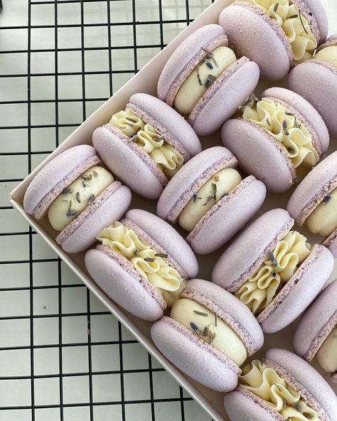 Autumn Macarons, Easy Macaroons Recipe, English Tea Party, Macaroon Recipes, English Tea, French Macarons, Wedding Food, Macaroons, Aesthetic Food