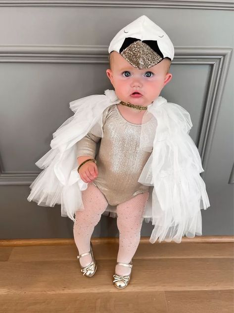 Diy Girls Costumes, Sarah Knuth, Sister Halloween Costumes, Swan Costume, Baby Halloween Costume, Kylie Baby, Baby Costumes Girl, Diy Costumes Kids