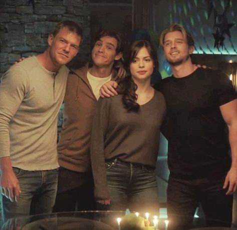 Dc Titans Cast, Teen Titans Cast, Titans Cast, Conor Leslie, Titans Dc, Dc Titans, Titans Tv Series, Brenton Thwaites, Dc Comics Superheroes