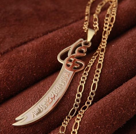 Large 18k Gold Pt Imam Ali Sword Dhul-fiqar Necklace Islamic Arabic Art Islam Muslim Zolfiqar Zulfiqar Necklace, Turkish Gold Jewelry, Muslim Necklace, Arab Gold, Islamic Necklace, Unique Gold Jewelry Designs, Finger Henna Designs, Islamic Jewelry, Cool Piercings