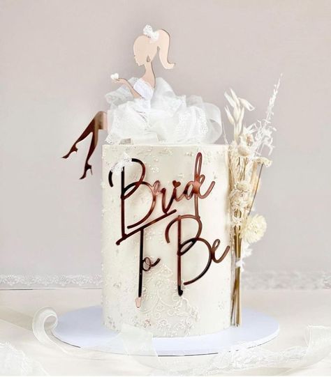 Bride To Be Cakes Ideas, Birthday Cake For Papa, Flower Bridal Shower Theme, 21st Birthday Cake For Guys, Mum Cake, Hen Party Cakes, Tårta Design, Aquarium Architecture, Bachelorette Cake