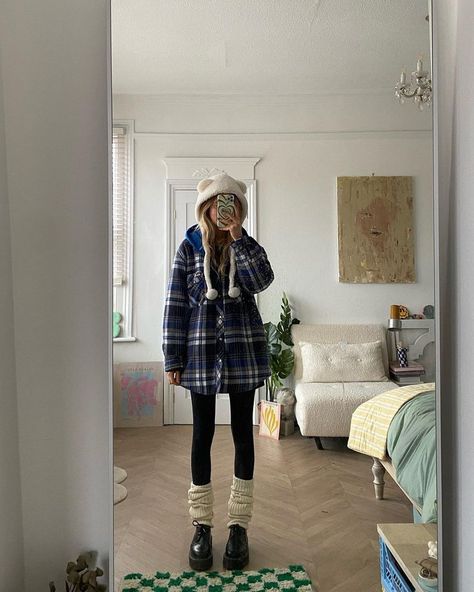 Mirror Selfie Outfit, Chunky Socks, Black Loafer Shoes, Socks Outfit, Sock Outfits, Checked Jacket, Black Loafers, Socks And Tights, Fit Style