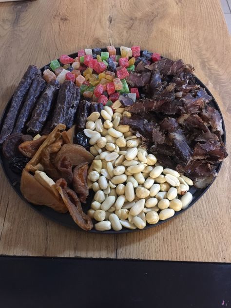 Biltong Platter Ideas, Amazing Food Platters, Easy French Toast Recipe, Platter Ideas, Night Movie, Birthday Party Treats, Snack Platter, Party Food Platters, Tasty Recipes Videos