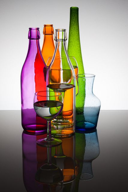 Colored Bottles, Glass Photography, Reflection Photography, Wine Art, Old Bottles, Coloured Glass, Foto Art, Gorgeous Glass, Bottle Vase