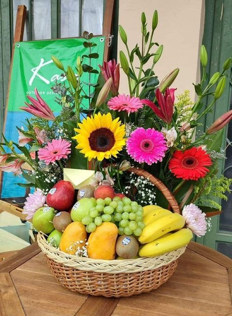 How To Decorate Baskets, Fruit And Flower Basket, Fruit Basket Ideas Gift, Fruit Basket Diy Gift, Client Gift Baskets, Wine Gift Box Ideas, Fruit Flower Basket, Bridal Gift Box, Basket Flower Arrangements