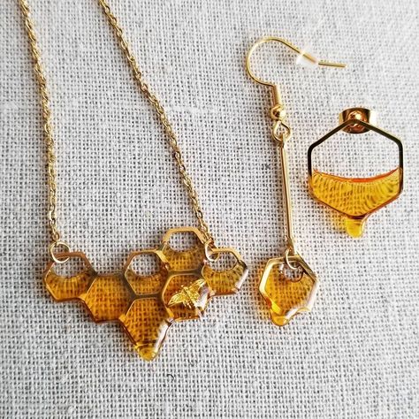 Dripping Honeycomb, Honey And Bee, Honey Jewelry, Asymmetrical Necklace, Honeycomb Necklace, Instagram Jewelry, Bee Honey, Bee Jewelry, Dangle Necklaces