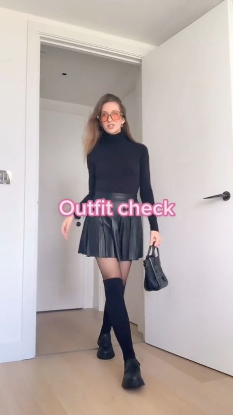 Leather Pleated Skirt, Tiktok Watch, Fall Street Style, Tiktok Videos, Tennis Skirt, Fall Outfits Women, Street Styles, Black Outfit, Fall Trends