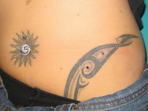 Top 20 Belly Button Tattoo Ideas To Try This Year Sun Navel Tattoo, Sun Tattoo Around Belly Button, Around The Belly Button Tattoo, Belly Button Sun Tattoo, Sun Belly Button Tattoo, Tattoo Around Belly Button, Button Tattoo Ideas, Navel Tattoos For Women, Cute Belly Tattoos