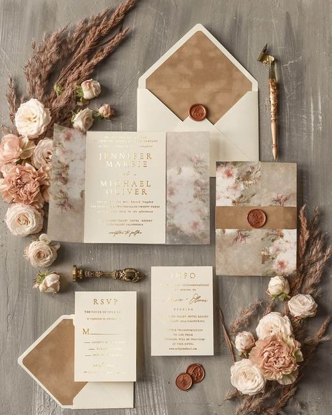 Fall Wedding Invitations To Complement Your Wedding Stationery ★ fall wedding invitations classic pastel Invitation Suite Flat Lay, Elegant Wedding Invitations Luxury, Glamor Wedding, Boho Style Wedding Invitations, Velvet Wedding Invitations, Vintage Wedding Cards, Wedding Renewal, Velvet Wedding, Gold Foil Wedding Invitations