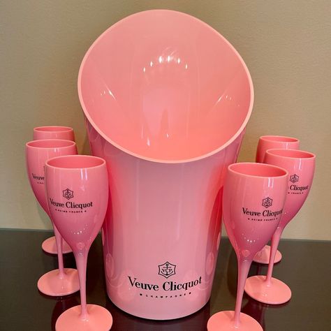 Brand New Veuve Clicquot Ice Bucket In Pink. Made Of Acrylic Plastic. Included With It, Are 6 Champagne Flutes. Hand Wash. Veuve Themed Birthday, Mini Veuve Cliquot, Veuve Clicquot Party Decor, Veuve Clicquot Rose Aesthetic, Veuve Clicquot Party, Pink Veuve Clicquot, Veuve Clicquot Accessories, Floral Ice Bucket, Bud Light Can