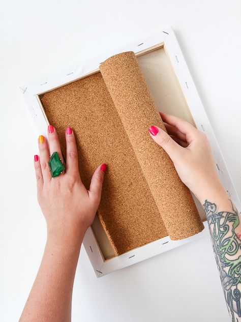 Learn how to make these colorful canvas pin boards for your office in 30 minutes! Diy Pinboard Ideas, Cork Board Backsplash, How To Make Pin Board At Home, Diy Pin Board Ideas, Fabric On Cork Board, Picture Frame Cork Board Diy, Pin Board Diy, Pinboard Diy, Diy Memo Board Fabric Covered