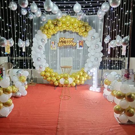 Event Decor Balloons, 1 St Birthday Decoration Ideas Indian, Baloon Decoration Idea At Home, Birthday Stage Decoration Ideas, Birthday Stage Decoration, Sangeet Decoration, Simple Balloon Decoration, Sangeet Function, Birthday Decoration Items