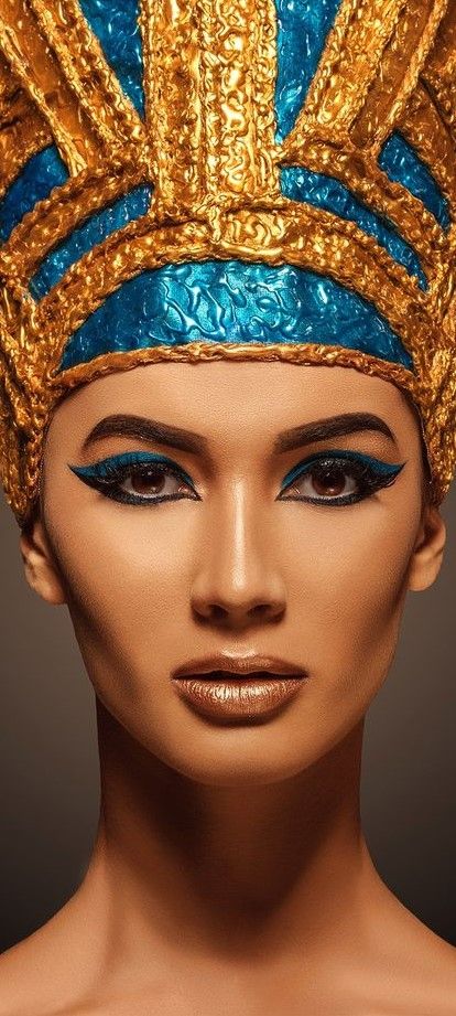 Beautiful makeup Egyptian Goddess Makeup, Cleopatra Make-up, Egyptian Cosplay, Egyptian Make Up, Egypt Makeup, Egyptian Eye Makeup, Cleopatra Makeup, Egyptian Makeup, Starověký Egypt