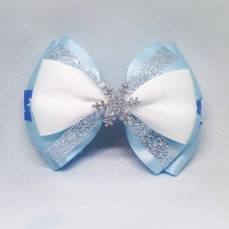 Elsa Frozen Hair, Frozen Hair Bows, Elsa Birthday Party, Easy Bow, Easy Crafts To Sell, Winter Onederland Birthday, Pigtail Bows, Frozen Disney, Mini Bows