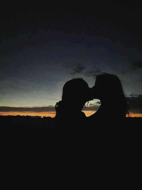 Beach With Girlfriends, White And Black Girlfriends, Girlfriends On The Beach, Happy Lesbian Couple Aesthetic, Besfriends Foto Aesthetic, Wlw Proposal Aesthetic, Wlw Aesthetic Black And White, Black And White Wlw Couple, Healthy Relationship Aesthetic Wlw