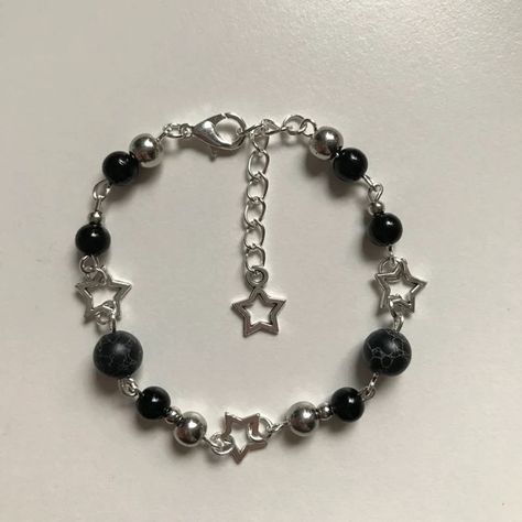 Y2K Star beaded bracelet, Black bead handmade bracelet Star Beaded Bracelet, Y2k Star, Black Beaded Bracelets, Fashion Beads, Beads Bracelet Design, Metal Stars, Crystal Beads Bracelet, Bracelet Ideas, Black Bracelets