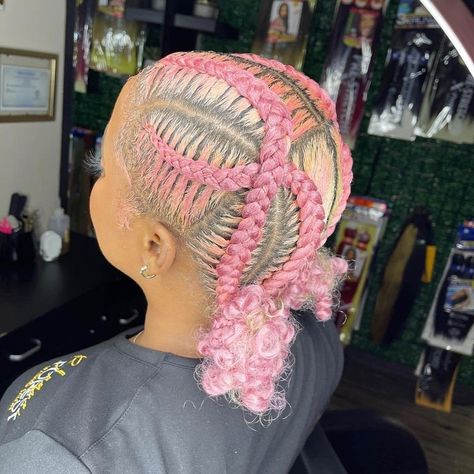 Feed In Into A Bun, 6feed In Braids, Stitch Braids 2023, Curly Stitch Braids, Feed In Braids With Curly Hair Bun, Four Feed In Braids With Bun, 6 Stitch Feed In Braids Design, 6-8 Feedin Braids, 4 Feed In Braids Hairstyles With 2 Buns