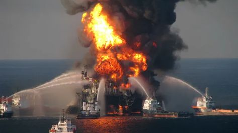 How do we avoid future disasters like the Deepwater Horizon oil spill if we don't embrace critical thinking? (Credit: Getty Images) Deep Water Horizon, Evs Project, Deepwater Horizon Oil Spill, Water Horizon, Deepwater Horizon, Oil Platform, Ocean Science, Well Drilling, Insurance Industry