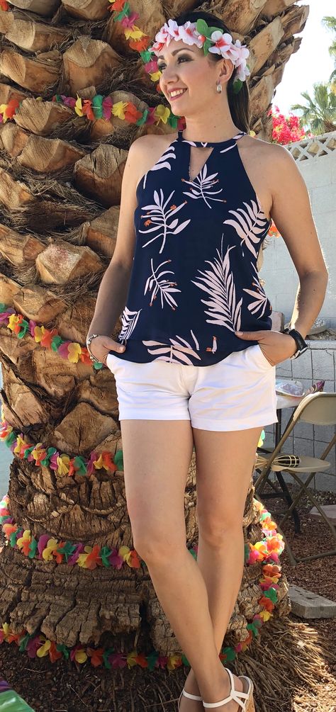 Luau Party Outfit. Hawaiian Party Outfit. Hawaiian top. Luau top outfit. Women’s Luau Outfit, Hawaiian Attire For Women, Pool Party Clothes, Hawaiian Outfit Ideas, Luau Party Outfit, Hawaiian Party Outfit, Hawaiian Outfit Women, Luau Outfits, Beach Party Outfits