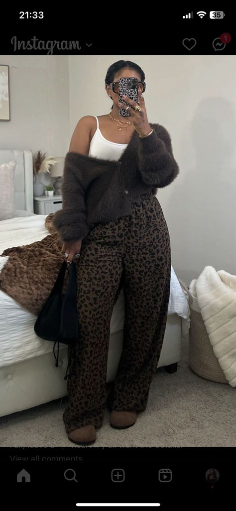 Black Cargo Fall Outfits, Door Knocking Outfit, Tapestry Jacket Outfit Black Women, Throw On Outfits, Black Woman Loungewear, Zoo Day Outfit Winter, Casual Outfits Lounge, Outfit Ideas To Meet His Parents, Fall Gym Fits