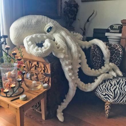 Octopus Crochet Pattern Free, Yarn Monsters, Giant Crochet, Crochet Beard, Yarn Projects Crochet, Yarn Animals, Giant Octopus, Crochet Mermaid Tail, Octopus Crochet Pattern