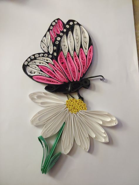 Handmade paper art, quilling pink and black Butterfly with white flower Wall Art Quilling, Quilling Ideas Unique, Quilling Ideas For Beginners, Paper Art Wall Decor, Pink And Black Butterfly, Quilling Shapes, Quilled Rose, Paper Quilling Ideas, Paper Quilling Flower