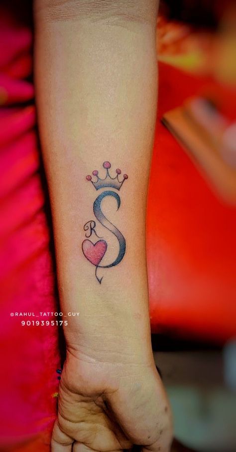 Rs Tattoo Designs, Rs Tattoo Letter Design, S Name Tattoo Designs, 3 Letter Tattoo, Rahul Tattoo, Rs Tattoo, Letter Tattoo, Tato Henna, Mom Tattoo Designs