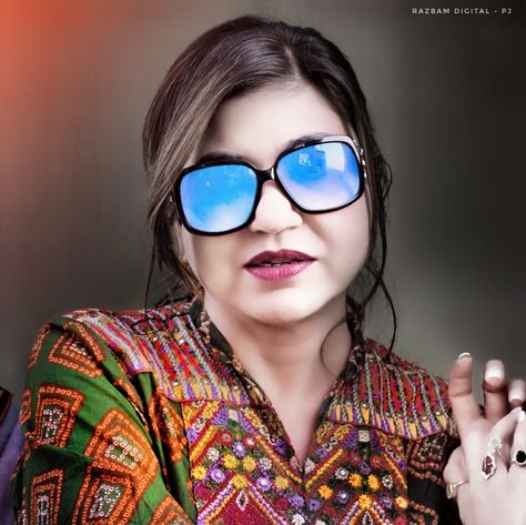 Alka Yagnik Photos, Alka Yagnik, Kumar Sanu, National Film Awards, Indian Language, Photo Art Gallery, Drawing Images, Film Awards, Female Singers