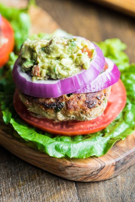 Paleo Turkey Burgers, Homemade Turkey Burgers, Ground Turkey Burgers, Paleo Turkey, Burger Sauces Recipe, Best Turkey Burgers, Turkey Burger Recipe, Avocado Burger, Grilled Turkey Burgers