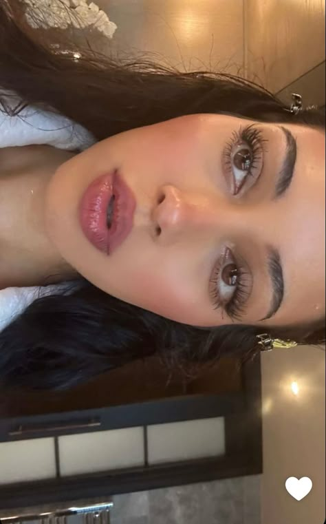 Bambi Beauty, 1970s Makeup, Doe Eyes, Makeup Tut, Cindy Kimberly, Vogue Beauty, Cute Makeup Looks, Natural Glam, Nose Job