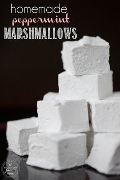 Homemade Peppermint Marshmallows are easy and fun to make, are an outstanding addition to hot chocolate, and you can gift them as a holiday treat. {Self Proclaimed Foodie} Five Minute Fudge, Moscato Cupcakes, Peppermint Recipes, Microwave Fudge, Peppermint Marshmallows, Recipes With Marshmallows, Homemade Marshmallows, Holiday Cooking, How Sweet Eats