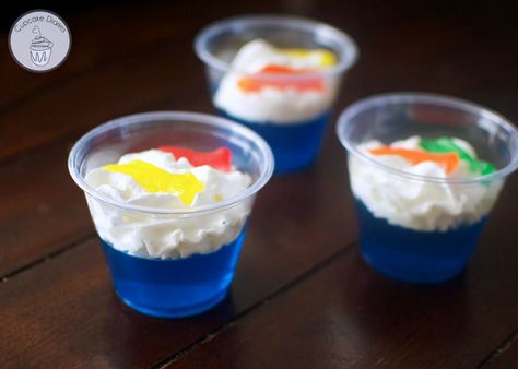 One FIsh Two Fish Jello Cups - A perfect snack for a Dr. Seuss party or Read Across America Day! Fish Jello Cups, Dr Seuss Snack Ideas, Dr Seuss Treats, Seuss Snacks, Dr Seuss Snacks, Cupcake Diaries, Jello Cups, Dr Seuss Crafts, Dr Seuss Activities