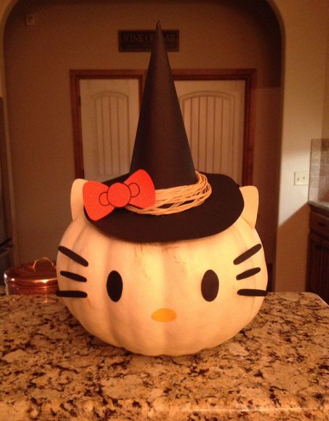 Designs For Pumpkins Painting, Painted Hello Kitty Pumpkin, Halloween Hello Kitty Pumpkin, Y2k Pumpkin Painting, Hello Kitty Halloween Pumpkin, Hello Kitty Halloween Birthday Party, Hello Kitty Birthday Diy, Pumpkin Design Ideas Painting, Hello Kitty Halloween Decorations