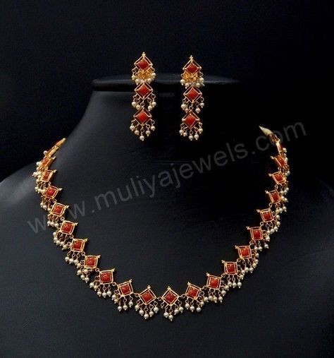 Coral Jewelry Set, Pearl Jewelry Design, Antique Jewellery Designs, Gold Jewelry Simple Necklace, Red Stones, Pearl Necklace Designs, Gold Necklace Indian Bridal Jewelry, Gold Bridal Jewellery Sets, Beaded Necklace Designs