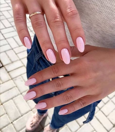 Cute Gel Fall Nails, Almond Shape Nail Inspo 2024, Almond Nails For Pale Skin, Baby Pink Oval Nails, Classy Nails Design Ideas, Subtle Pink Nails, Nails Basic Color, Light Pink Oval Nails, Pink Nails Basic