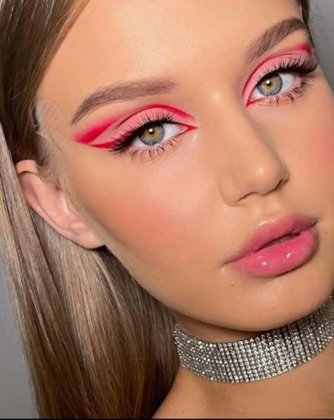 7 Fascinating Red Eye Makeup Looks that You Must Try Red Eye Makeup, Pink Eye Makeup, Pink Eye, Eye Makeup Pictures, Red Makeup, Eye Makeup Designs, Makijaż Smokey Eye, Fancy Makeup, Creative Eye Makeup