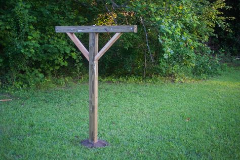 DIY Clothes Line: How to Make a Clothesline Post out of Wood Diy Clothes Line, Diy Clothesline Outdoor, Diy Clothesline, Custom Cat Trees, Outdoor Clothes Lines, Clothesline Diy, Raised Garden Bed Plans, Conserve Energy, Decking Screws