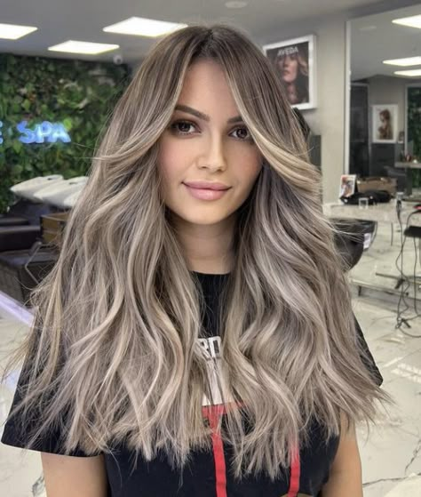 Blond Cenușiu, Ashy Blonde Balayage, Brown Hair Inspiration, Brunette Hair With Highlights, Color Balayage, Hair Color Light Brown, Ash Blonde Hair, Light Hair Color, Balayage Hair Blonde