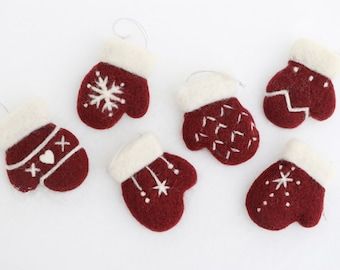 Mitten Cookies, Wool Ornaments, Needle Felted Ornaments, Felting Needles, Sheep Crafts, Mitten Ornaments, Felt Crafts Christmas, Needle Felted Christmas, Felting Wool