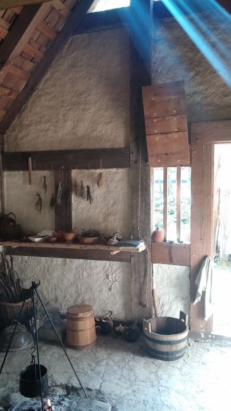 14th century peasant's cottage Medieval Design Interior, 1300s Peasant House, Midevil Interior, Medieval House Decor, Half Timbered House Interior, Medieval Cottage Interior, 14th Century Aesthetic, Midcentury Medieval, Medieval Village House