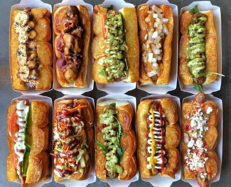 Shock Mansion, Gourmet Hot Dogs, Chicken And Chips, Sweet Heat, Hot Dog Recipes, Dog Recipes, Sriracha, Interesting Food Recipes, Food Menu