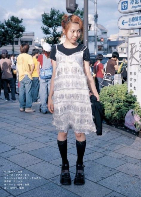 90s Japanese Street Fashion, 90s Harajuku, Fruits Magazine, Harajuku Fashion Street, Grunge 90s, Fashion Blogger Style, Japanese Street Fashion, Indie Outfits, 90s Style