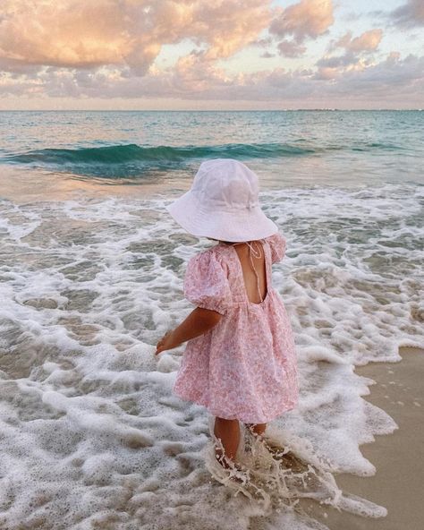 A gorgeous little darling and her mama spotted on the coastline of Mexico 🇲🇽 👀🌸 #lollymay Moms Girl, Preppy Kids Outfits, Dream Kids, Mommy Goals, Baby Momma, Future Mom, Dream Baby, Beach Baby, Mommy Life