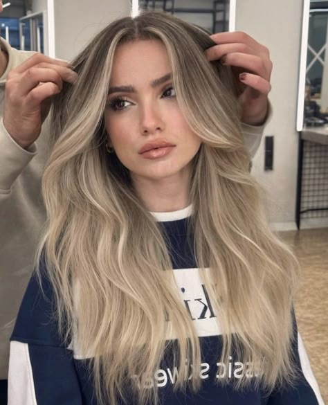 Long Blonde Hair Color Ideas Balayage, Ash Blonde Korean Hair, Highlits Hair Blonde, Ash Blonde Hair Brown Eyes, Cool Toned Blonde Hair Dark Roots, Sombre Blonde Balayage, Butter Blonde Hair Balayage, Sombre Hair Blonde Balayage, Nude Blonde Hair